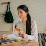 International student comparing the best student bank accounts in Europe